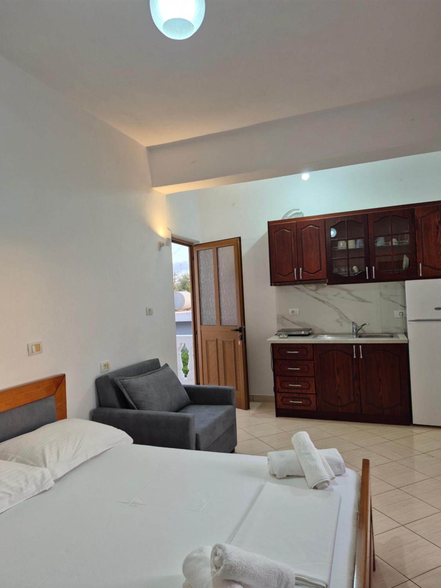 Vita Apartment - Spacious Garden And Balcony 5 Min To Beach & Center Εξαμίλιο Εξωτερικό φωτογραφία